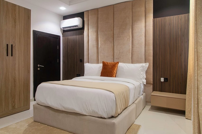 Gallery/4b21122b-9ebb-41c2-83dc-d0a898959eef_NEW_LISTING_Luxury_3Bedroom_in_Oniru_Estate_V_I_Facilities_Spacious.jpg