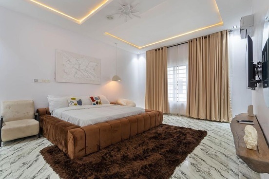 Gallery/b4c87794-6d67-4b94-8559-d6eeb7931338_Book_our_luxurious_4_bedroom_Apartment_which_is_Spacious_with_Modern.jpg